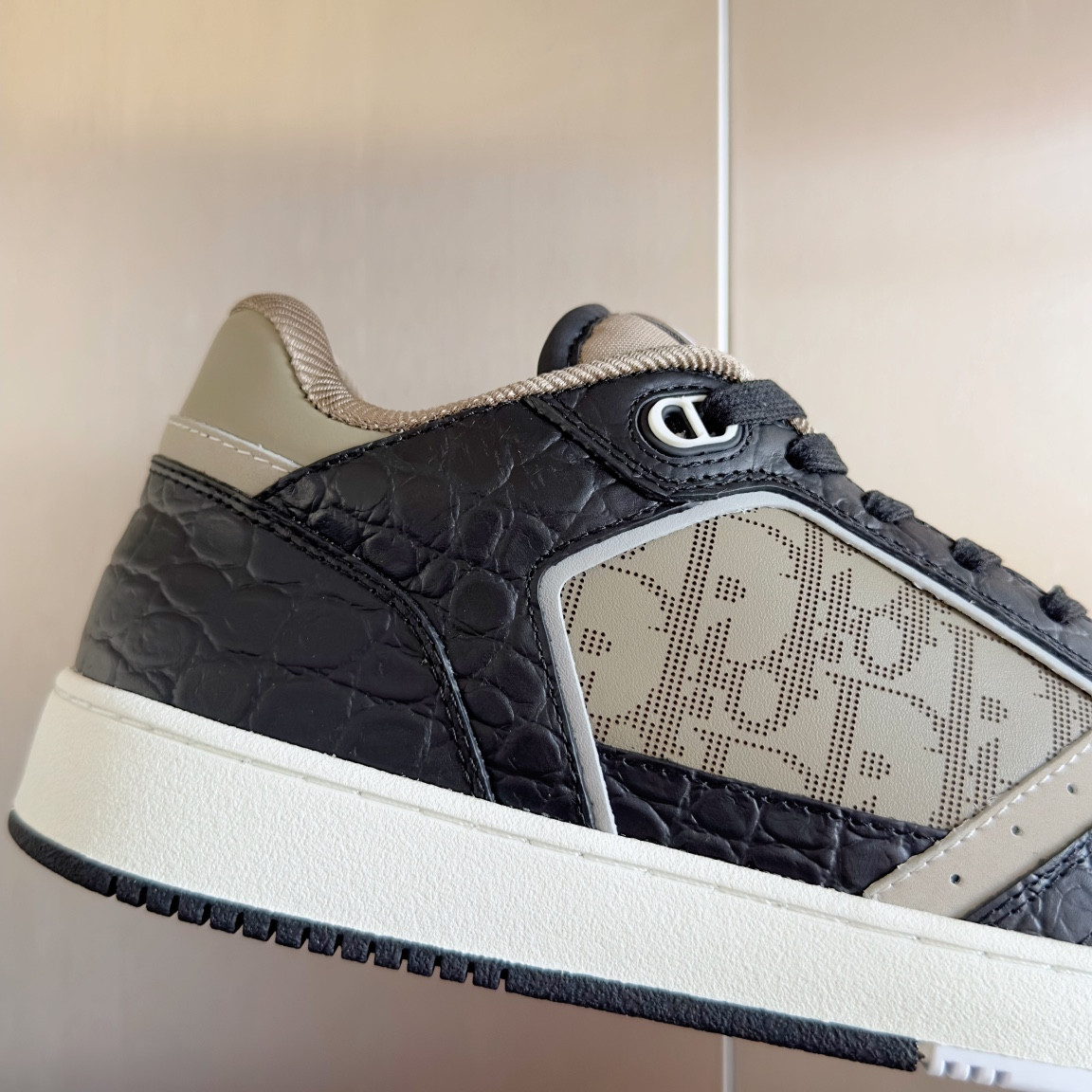 ua D*or b27 sneaker