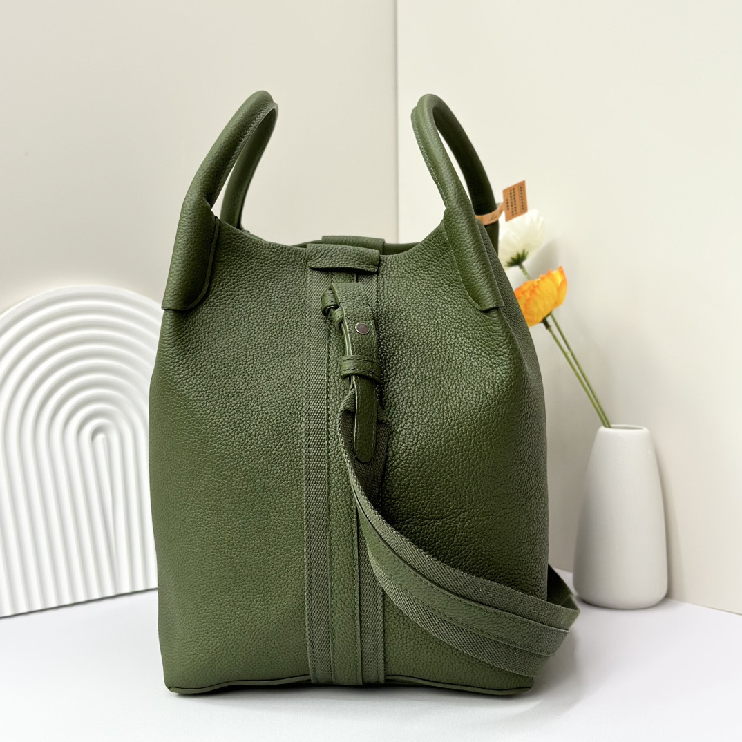 L**o p*ana large bale bag grained calfskin 24 x 20 x 27 cm