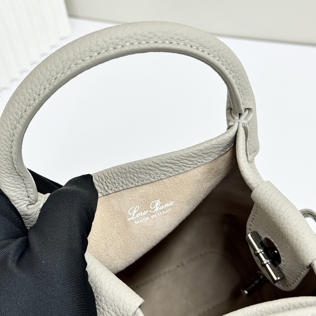L**o p*ana micro bale bag grained calfskin 23 x 16 x 14 cm