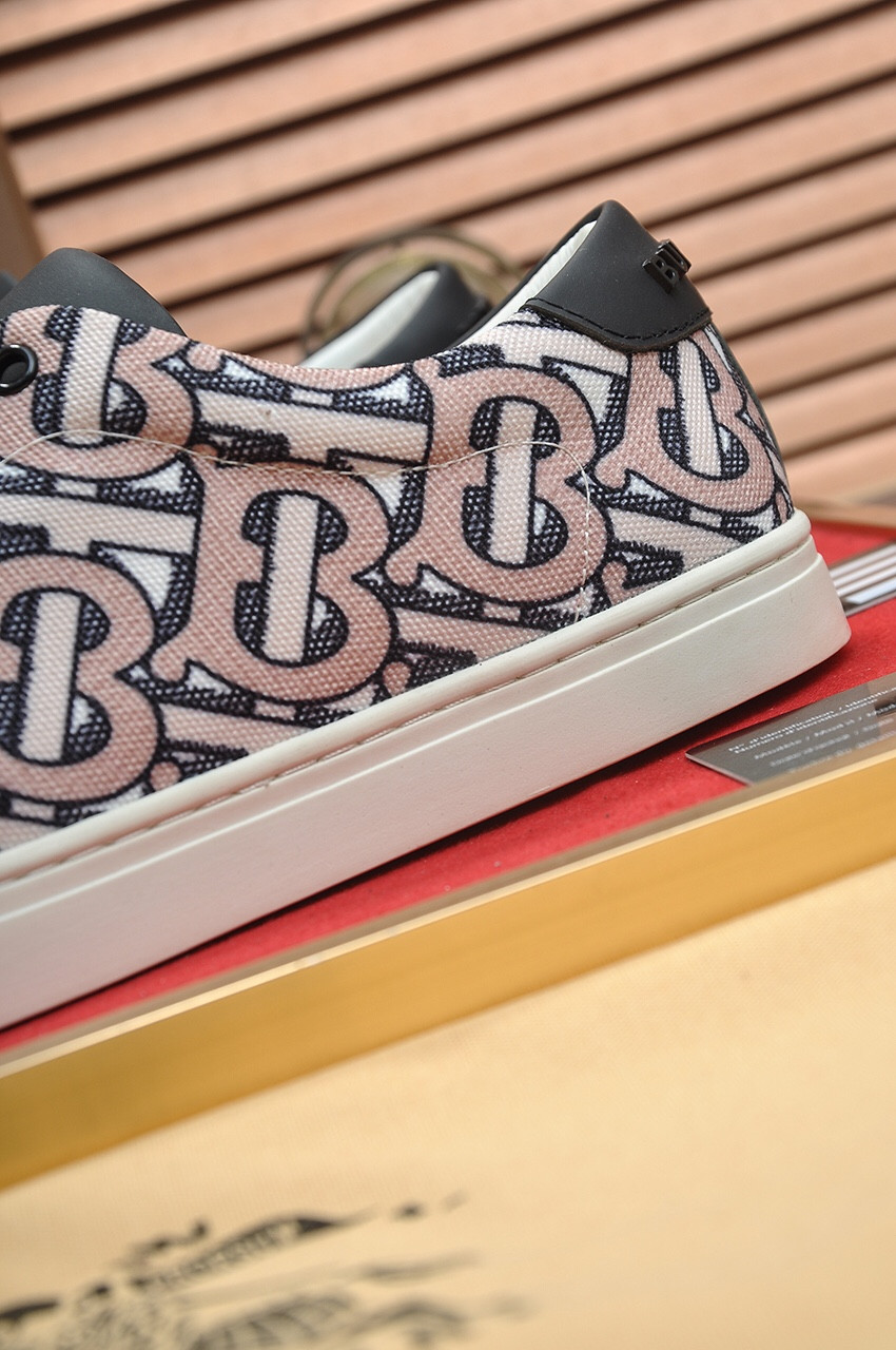 ua B**rry sneakers