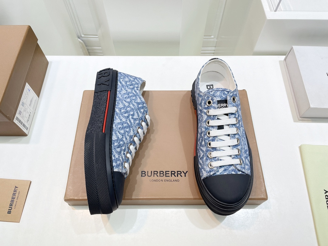 ua B**rry sneakers