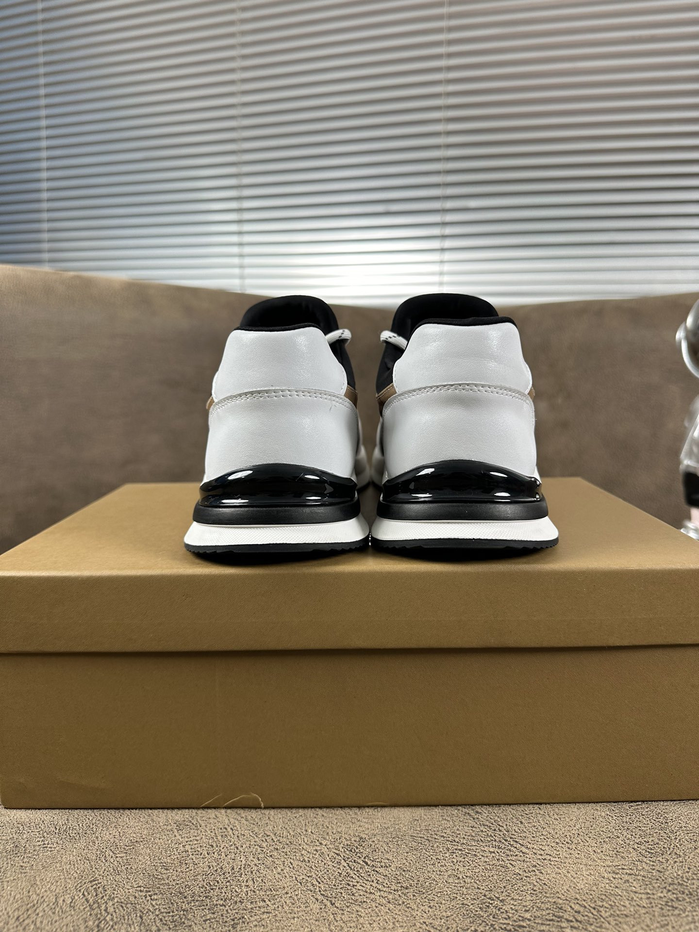 ua B**rry sneakers