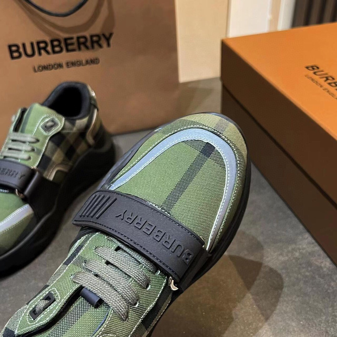 ua B**rry sneakers