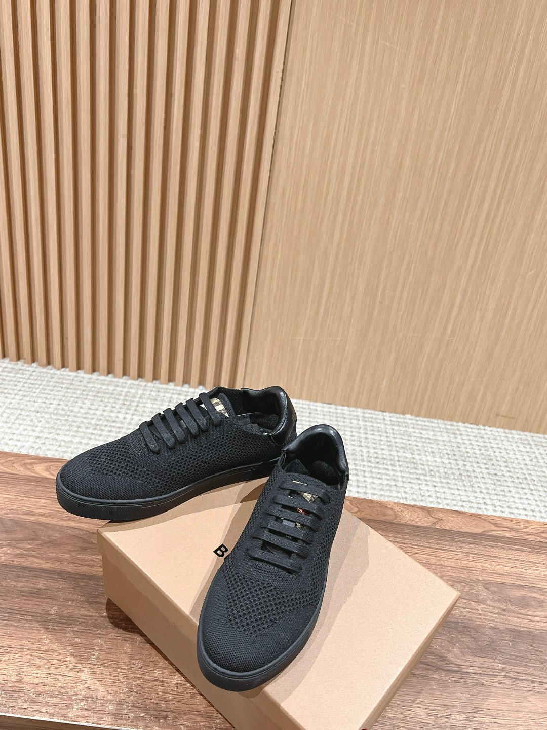ua B**rry sneakers