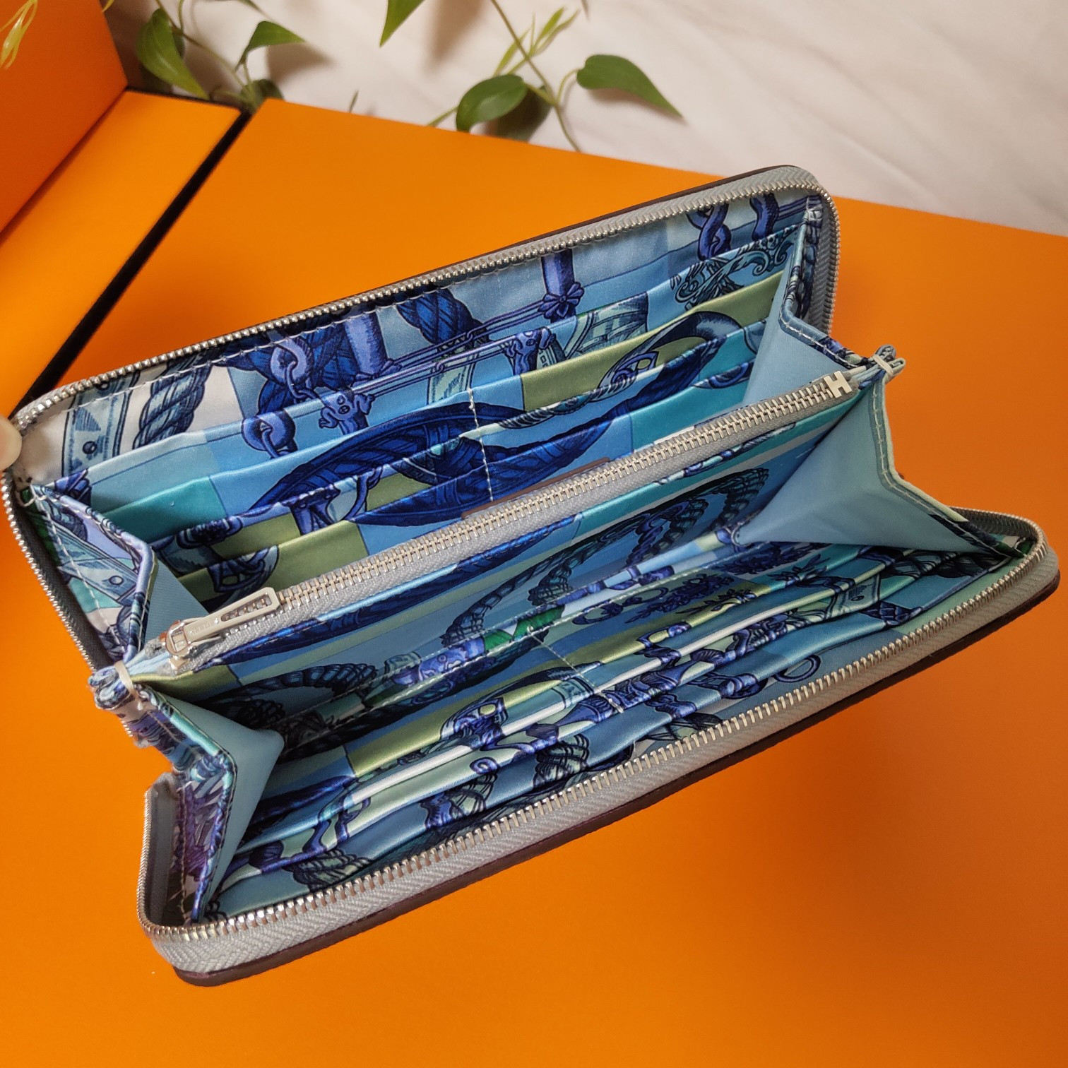 H**me5 long wallet 20x11cm