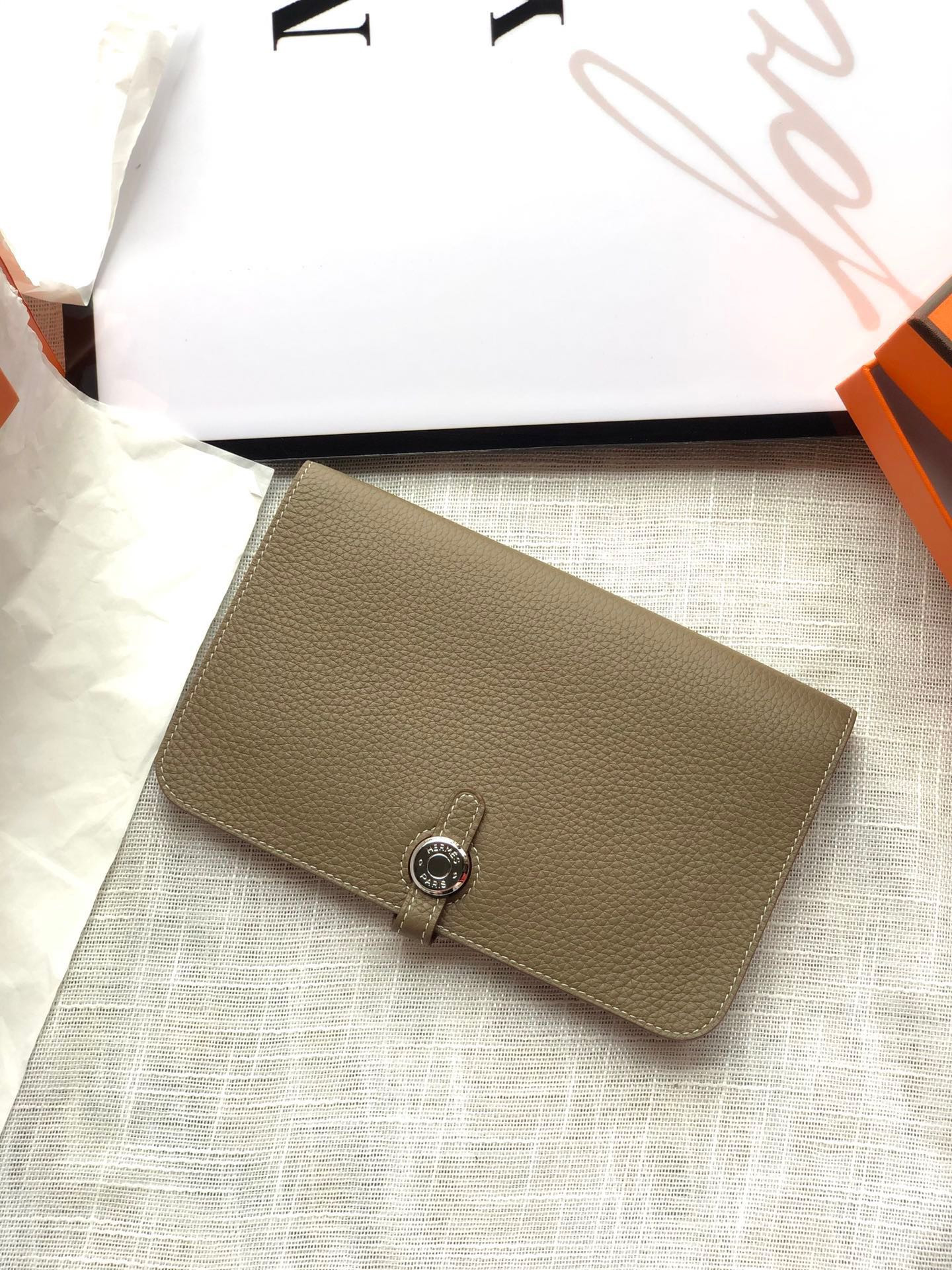 H**me5 dogon duo wallet 20.1cm