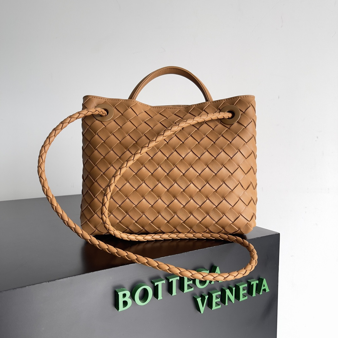 bo*te*ga Ve*ne*ta small andiamo 25x22x10.5cm