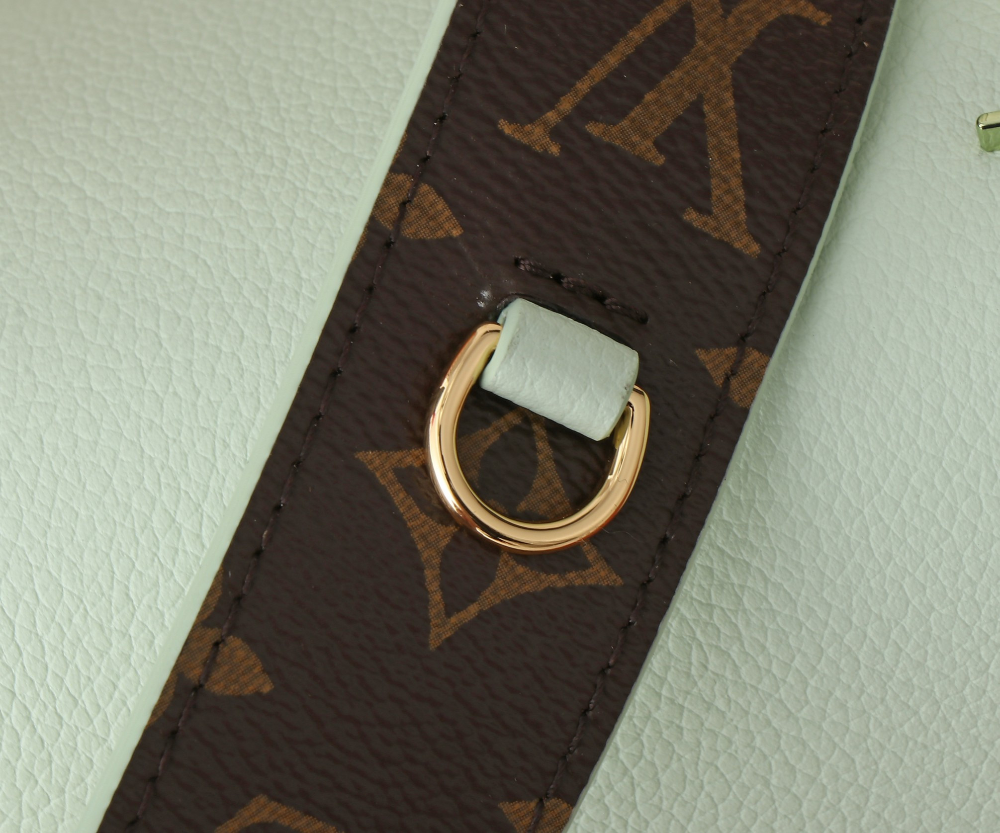 LV Speedy 18   M24605 18x12.5x11CM