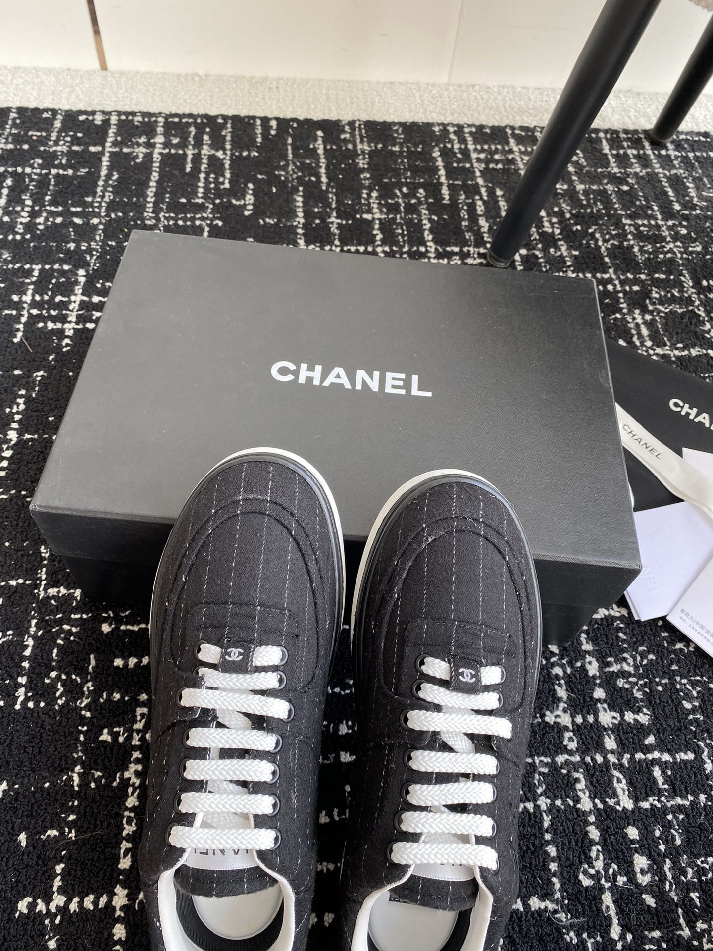 ua Ch*el sneaker