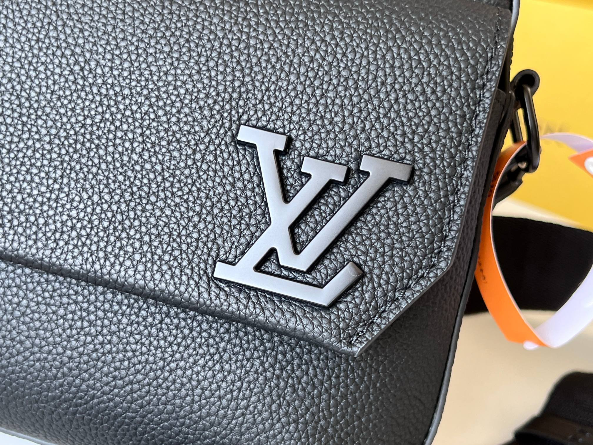 LV Fastline Messenger M22482 23.5×18×7CM