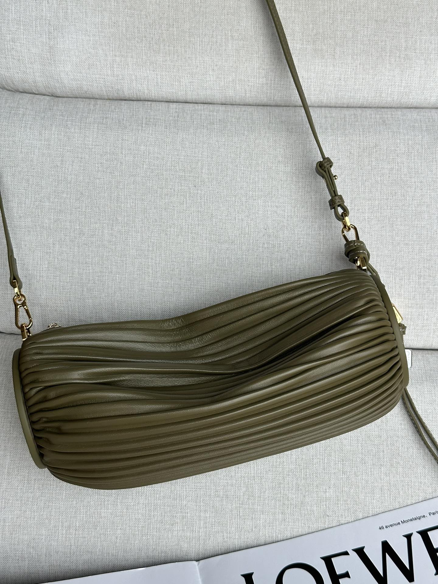 L0ew* bracelet pouch in pleated nappa 25x10x10cm