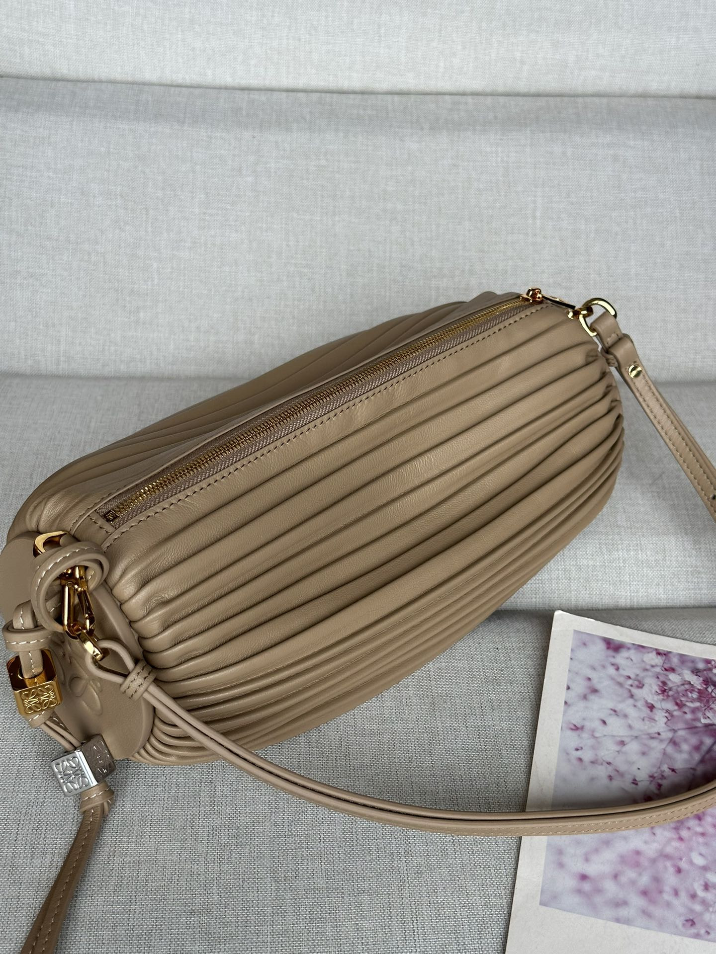 L0ew* bracelet pouch in pleated nappa 25x10x10cm