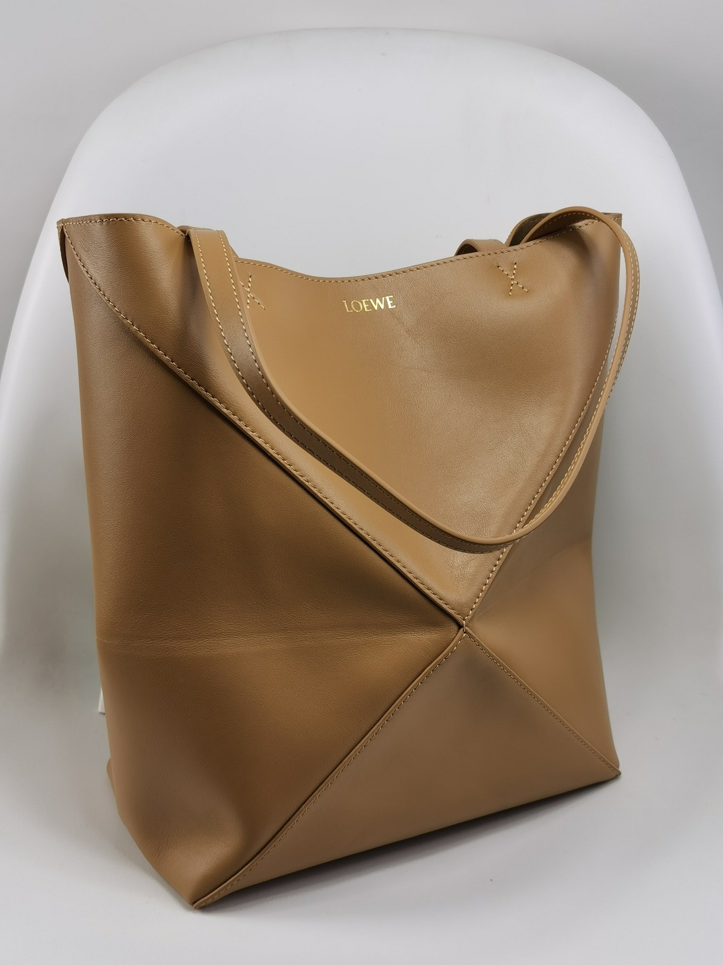 L0ew* medium puzzle fold tote in shiny calfskin 25.5x14.5x31.5cm
