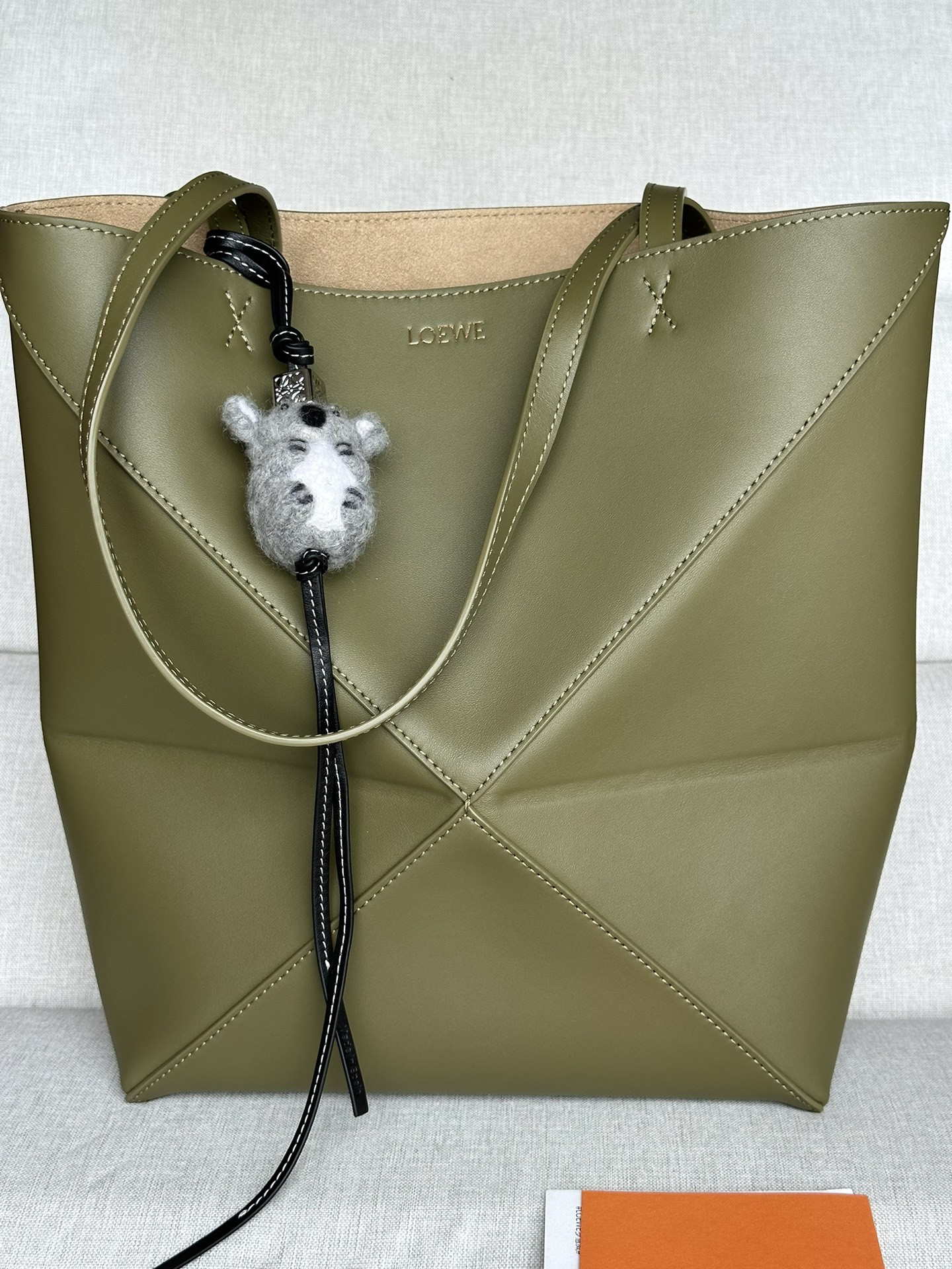 L0ew* medium puzzle fold tote in shiny calfskin 25.5x14.5x31.5cm