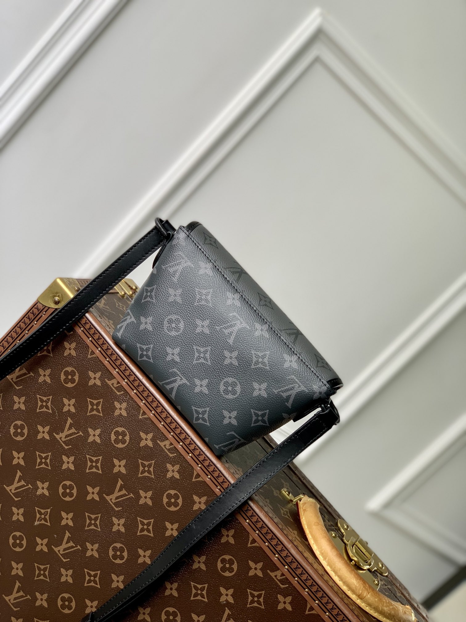 LV Pulse Wearable Wallet M12806  16 x 5 x 22.5 cm