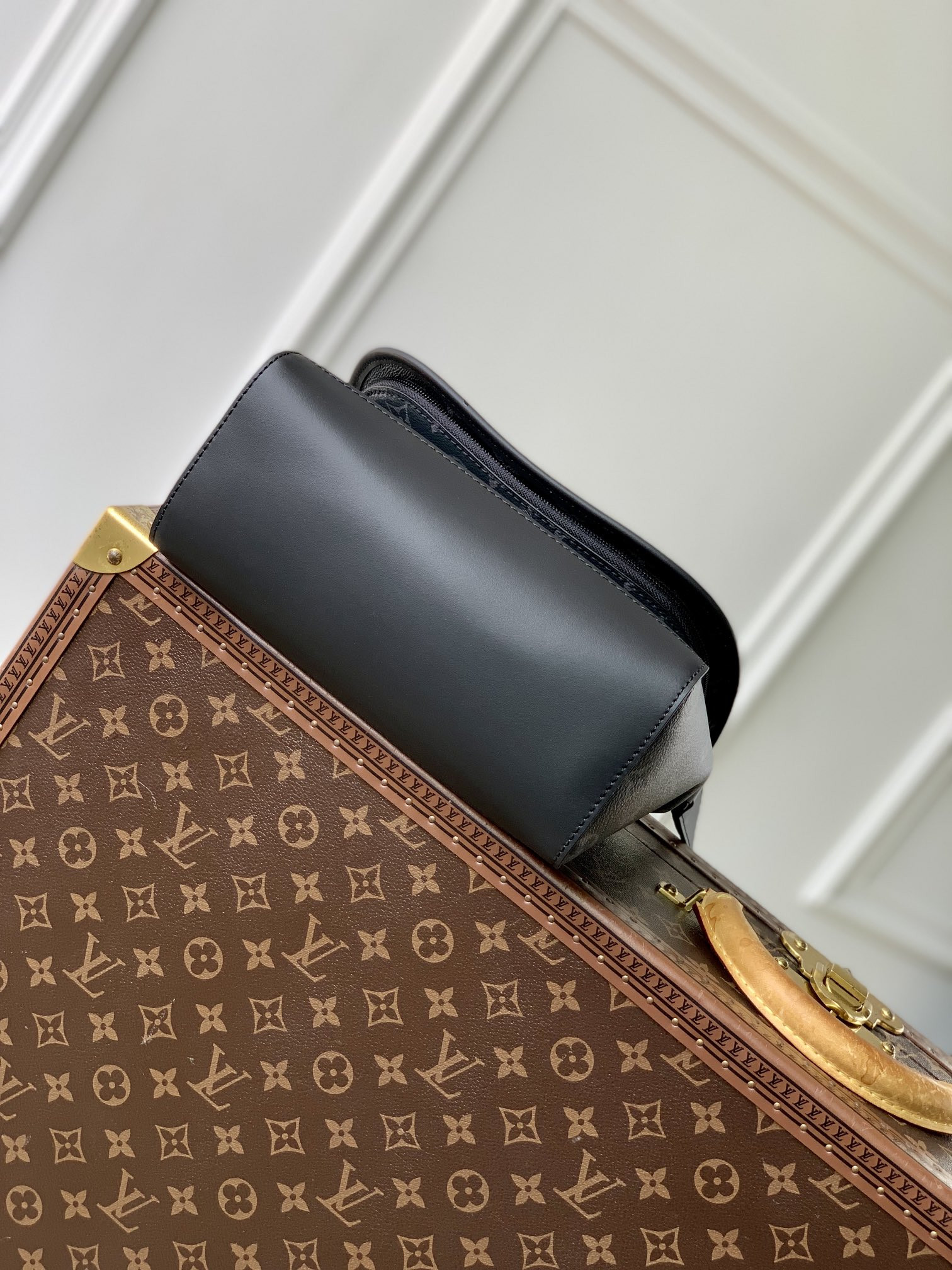 LV Pulse Messenger M12681 17 x 11 x 26.6 cm