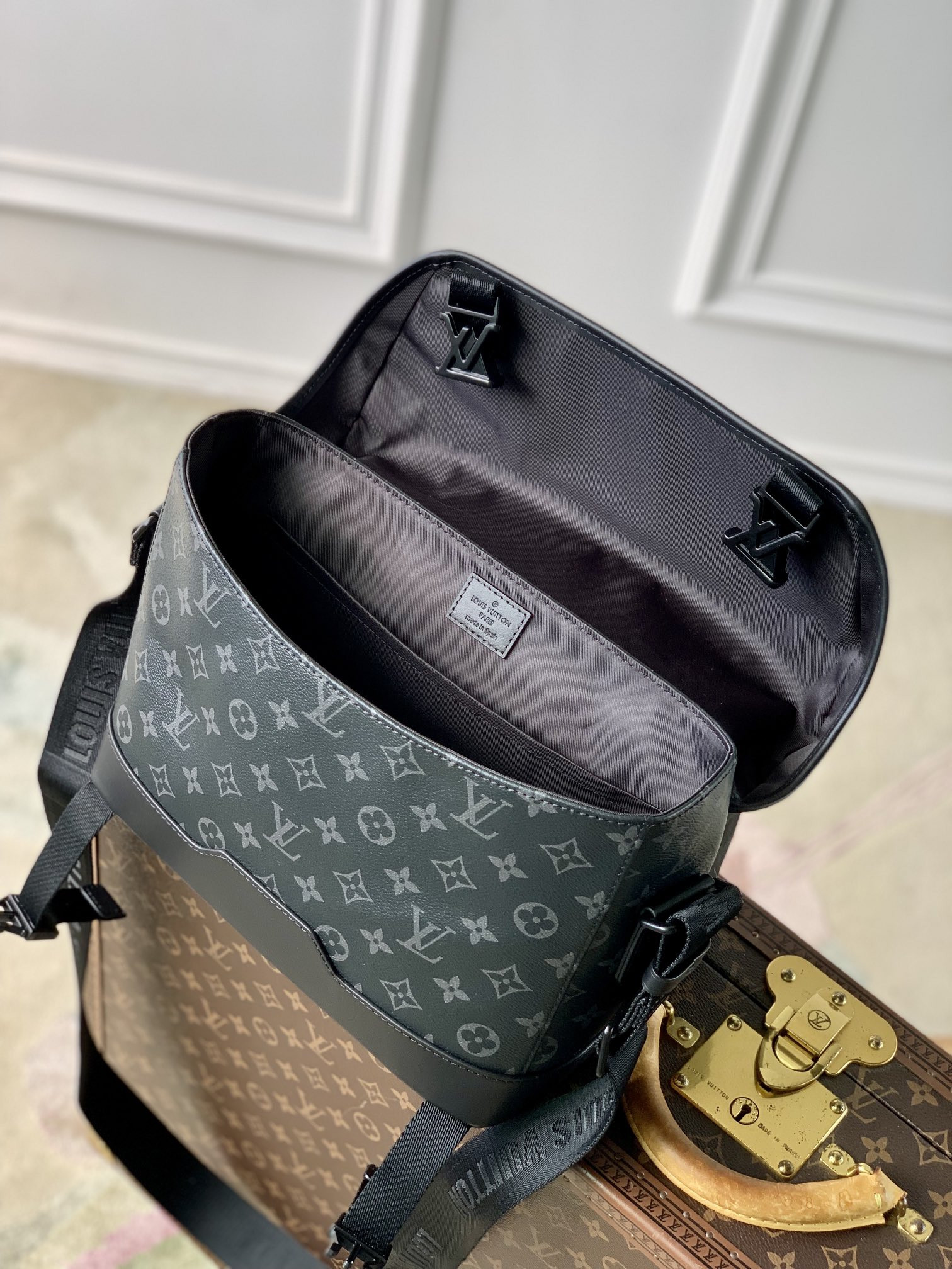 LV Messenger Voyager PM M12517 22.5 x 11 x 33 cm