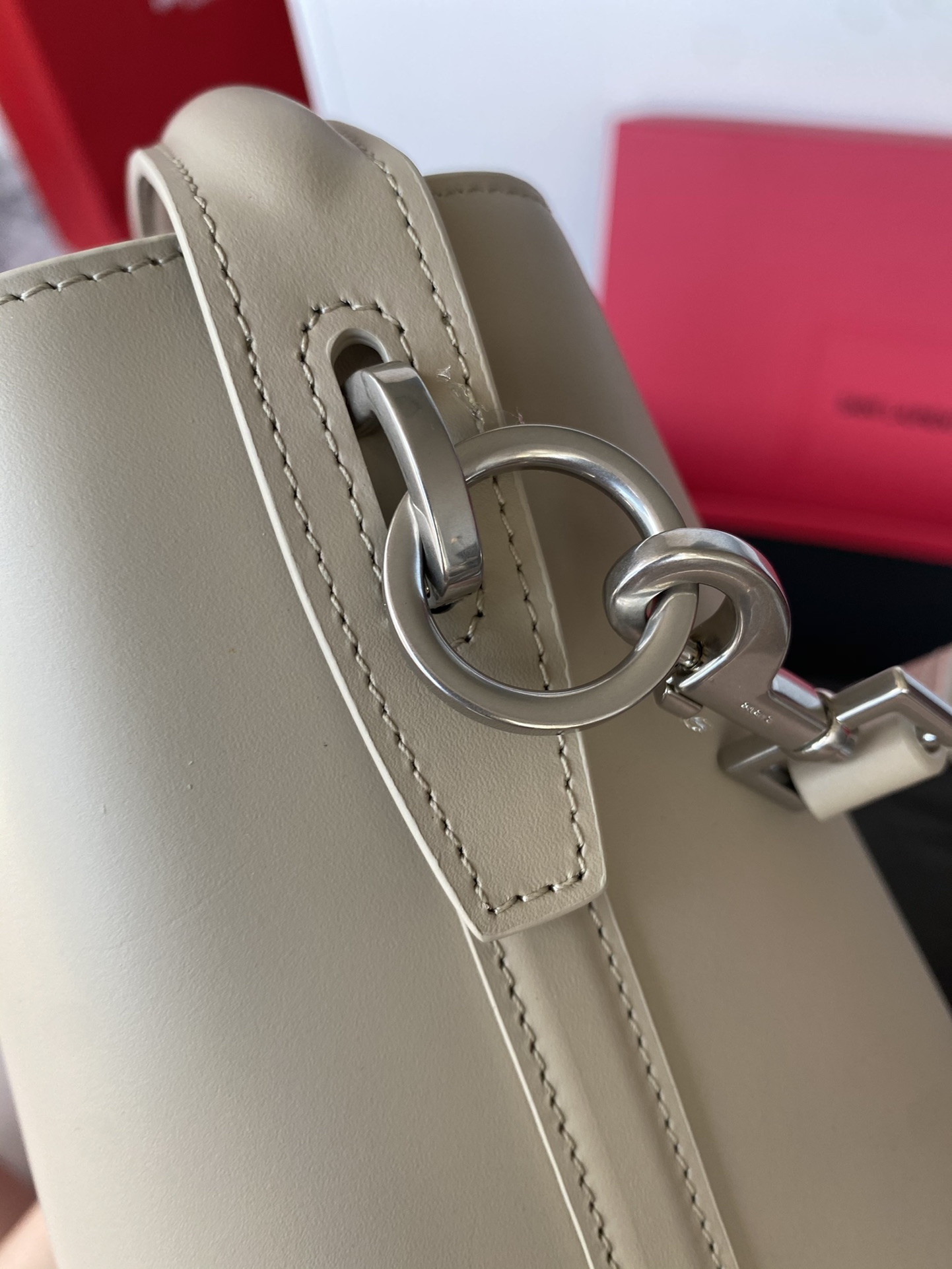 Y*L le 37 small (shiny leather) 17 x 20 x 13 cm