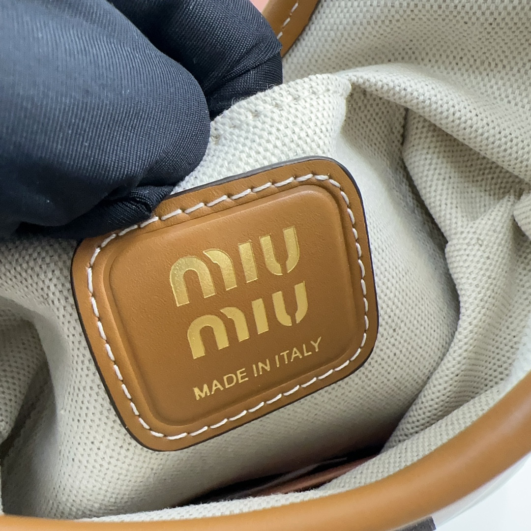 Miu Miu IVY leather handbag 20x 24 cm