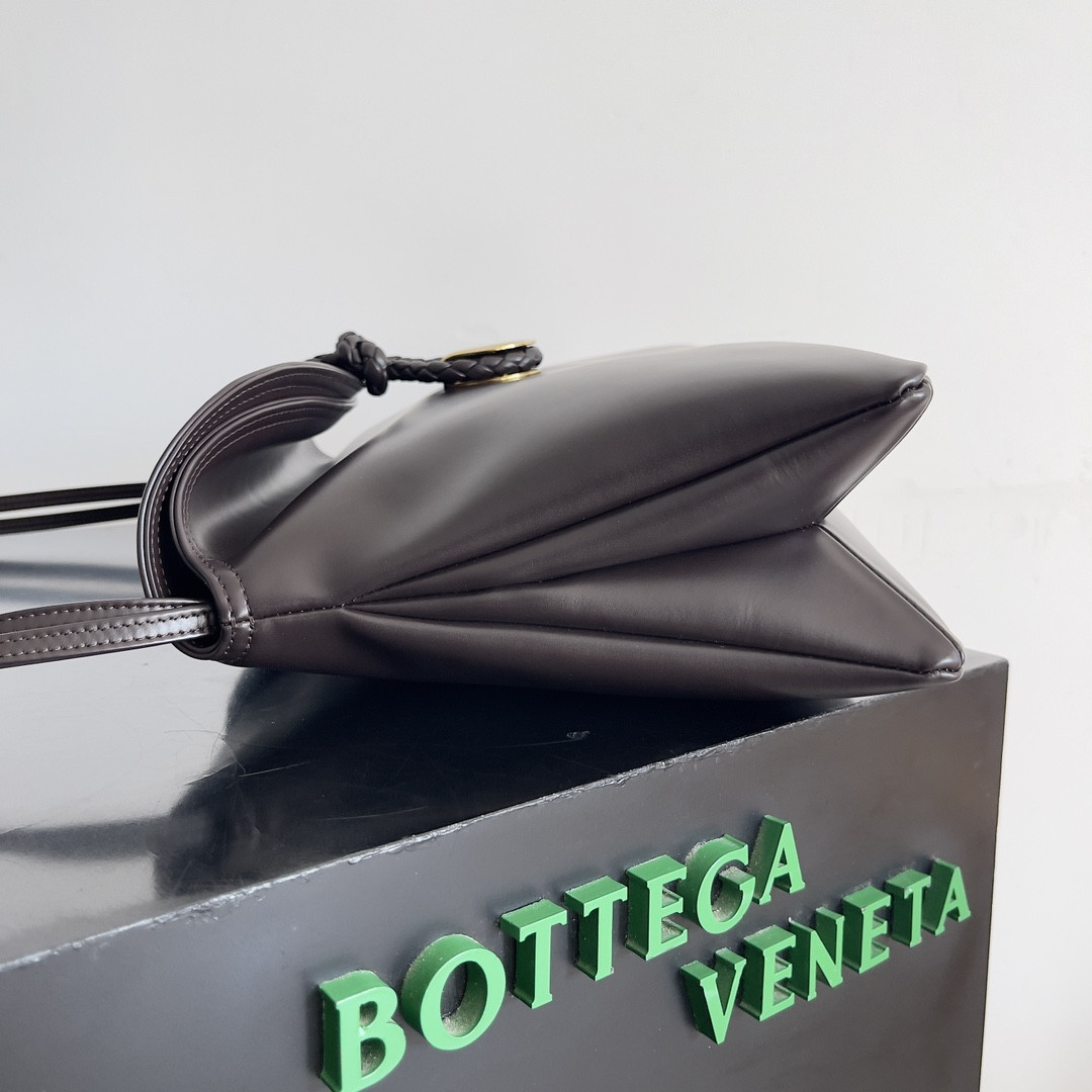 bo*te*ga Ve*ne*ta liberta  23 x 35 x 6cm