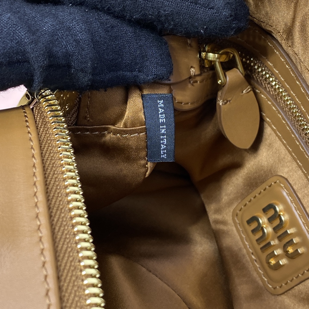 Miu Miu Arcadie leather bag 10.5x22x7.5cm
