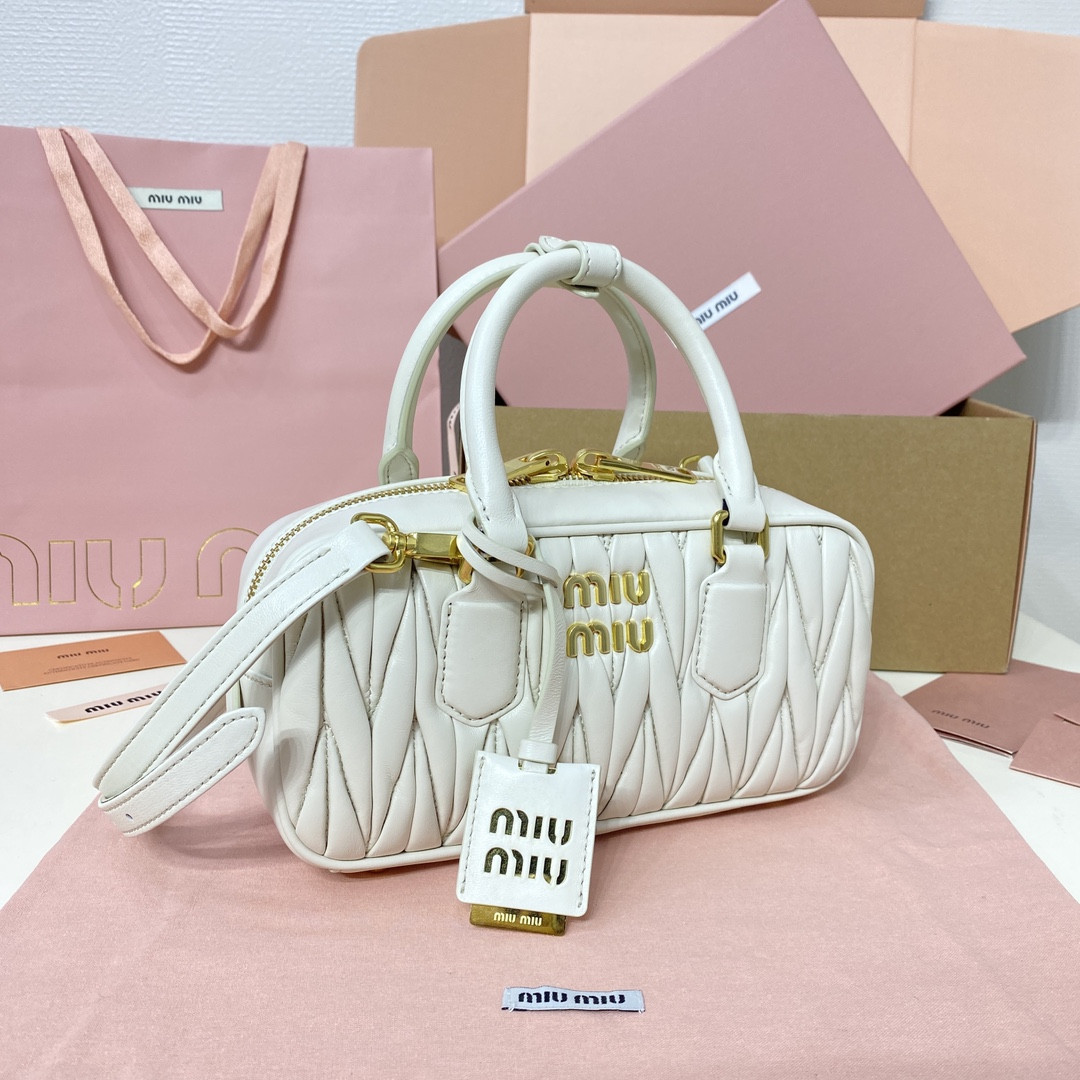 Miu Miu Arcadie matelassé nappa leather bag 22X10.5X7.5cm