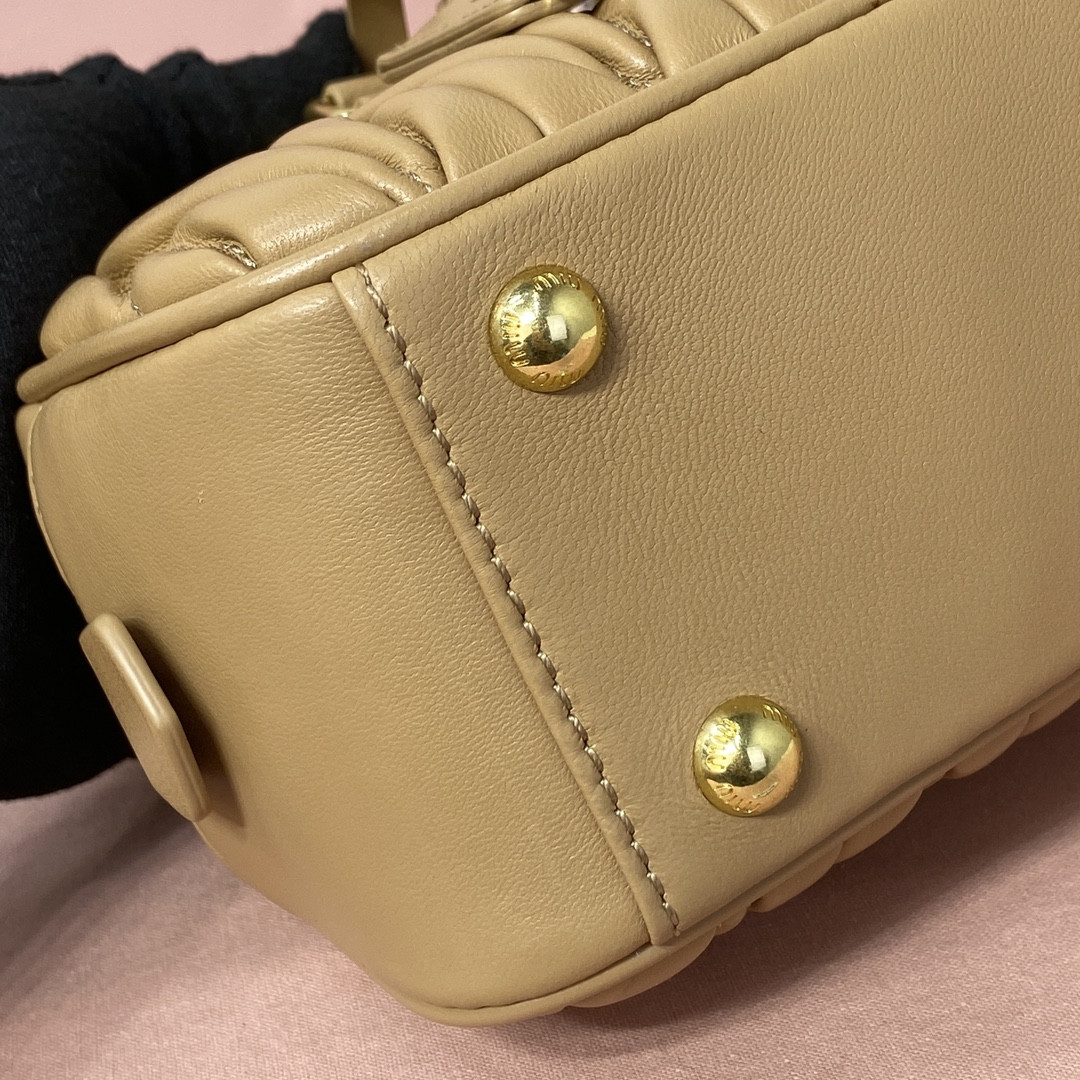 Miu Miu Arcadie matelassé nappa leather bag 22X10.5X7.5cm