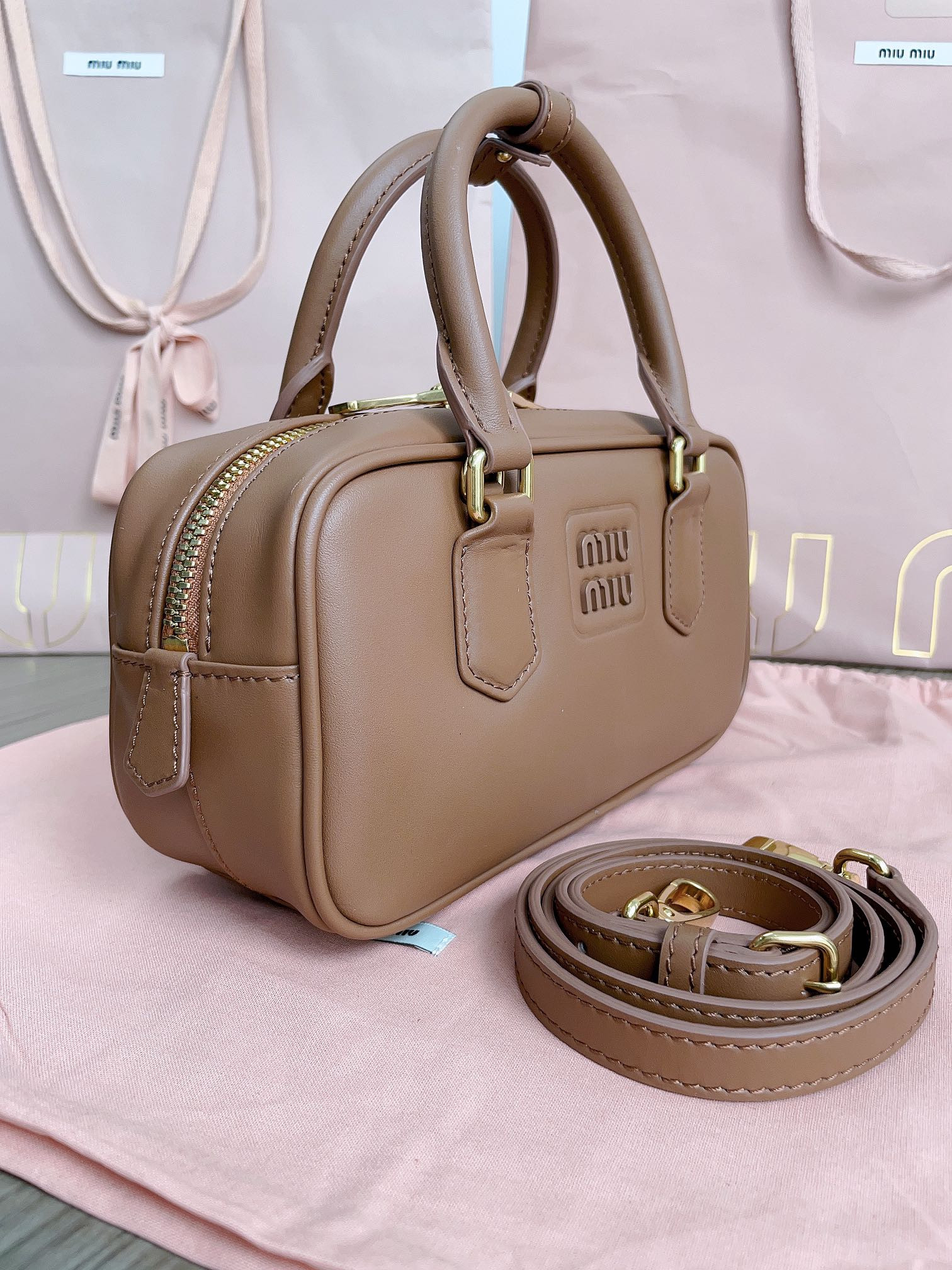 Miu Miu Arcadie leather bag 10.5x22x7.5cm