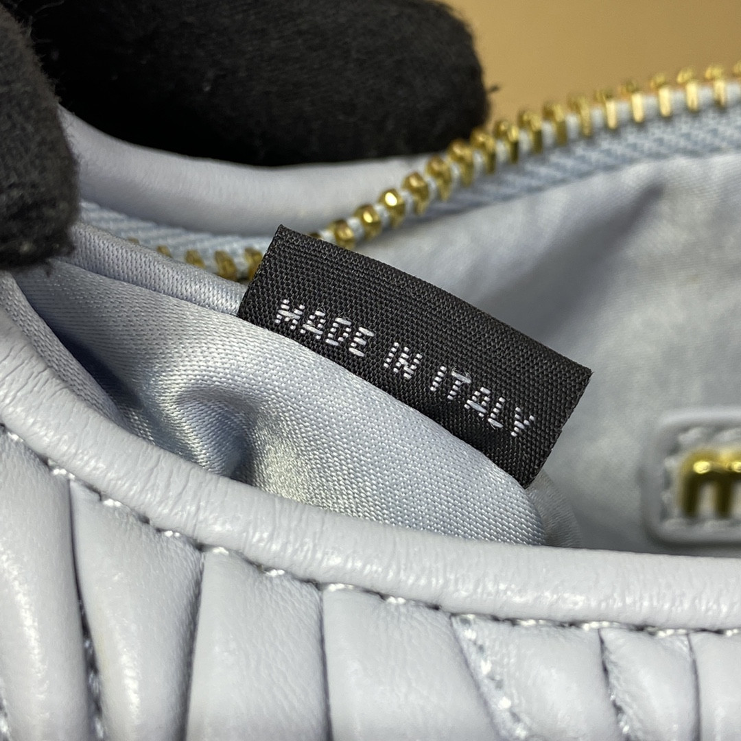 Miu Miu Wander matelassé nappa leather hobo bag 17x20x6cm