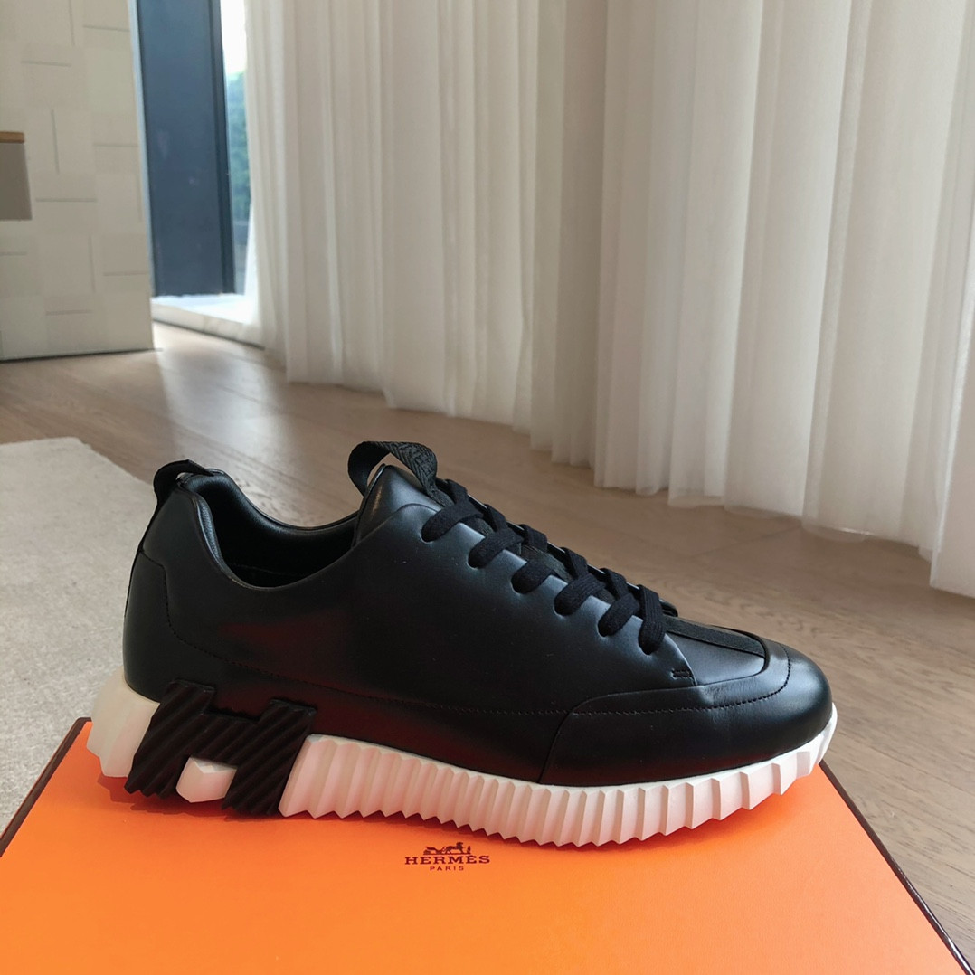 ua H**me5 bouncing sneaker