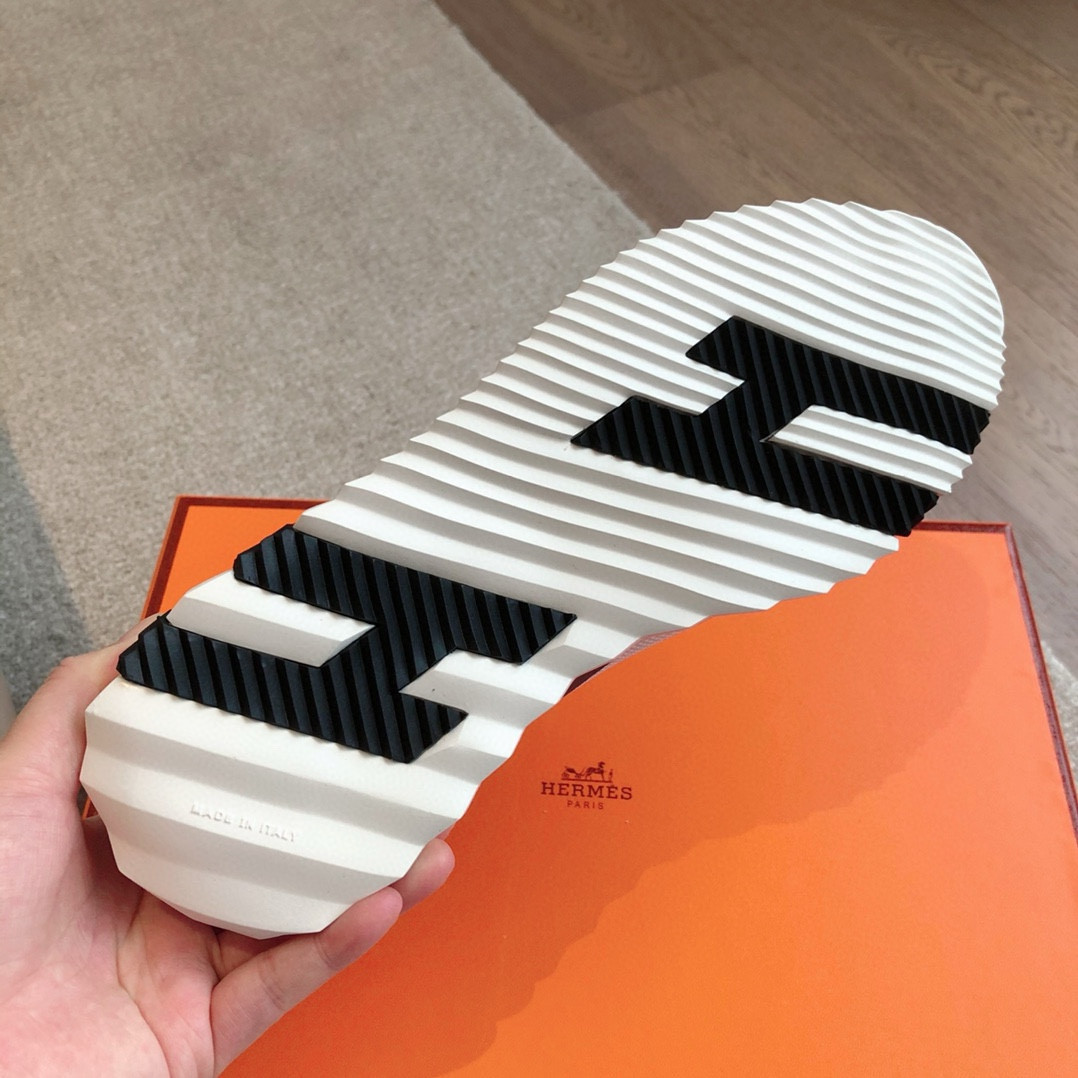 ua H**me5 bouncing sneaker