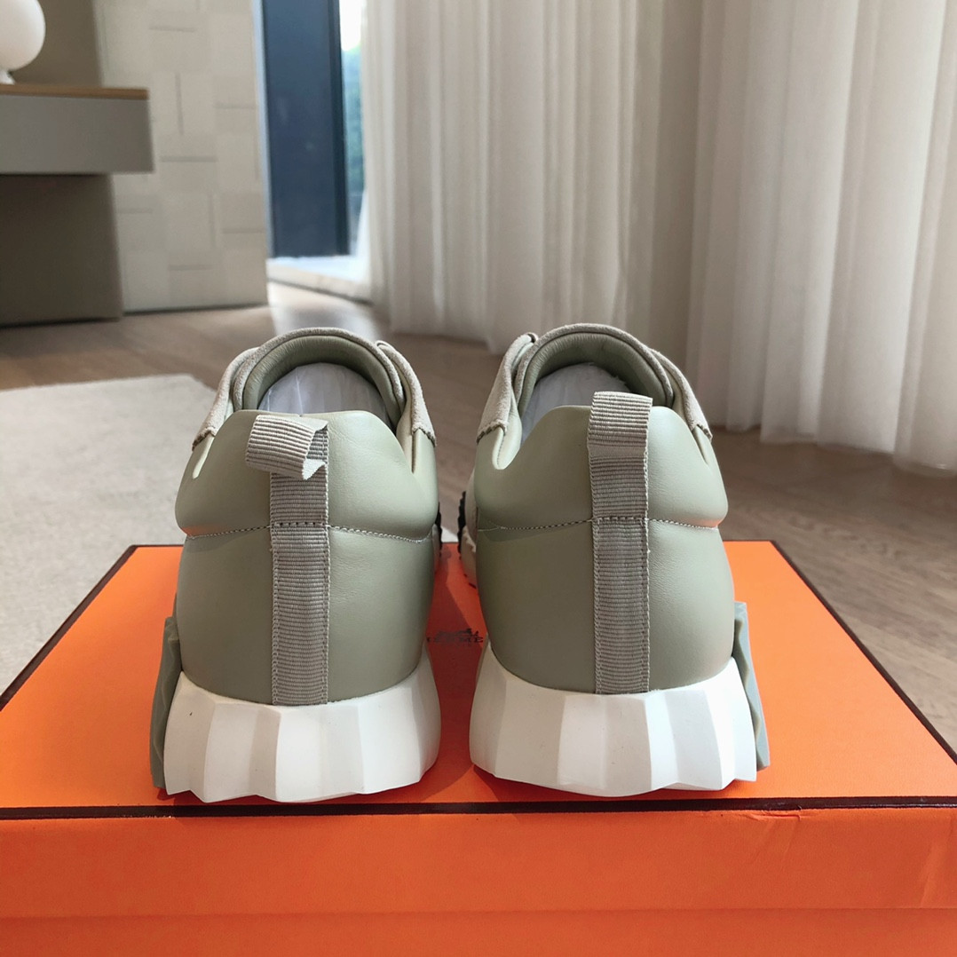 ua H**me5 bouncing sneaker