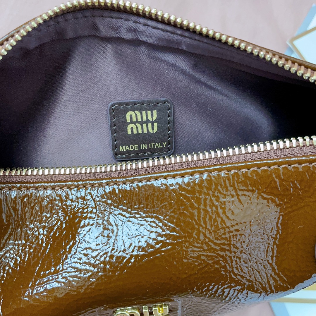 MIU MIU Naplak patent leather pouch 14x18.5x10cm