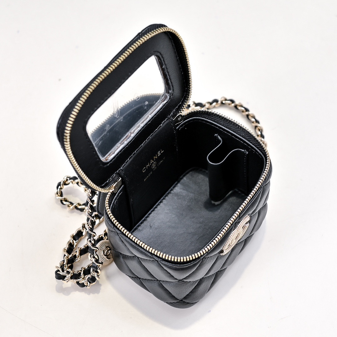 Ch*el small vanity with chain 11x8.5x7cm
