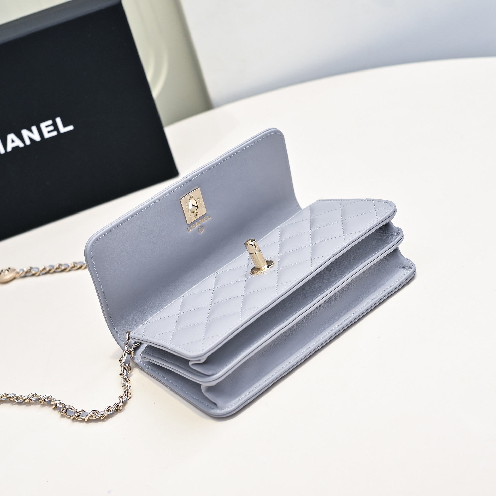 Ch*el clutch with chain 11x18.5x6cm
