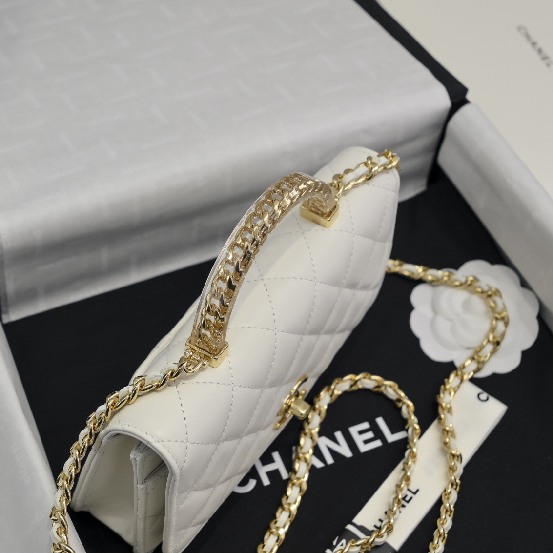 Ch*el clutch with chain 19cm