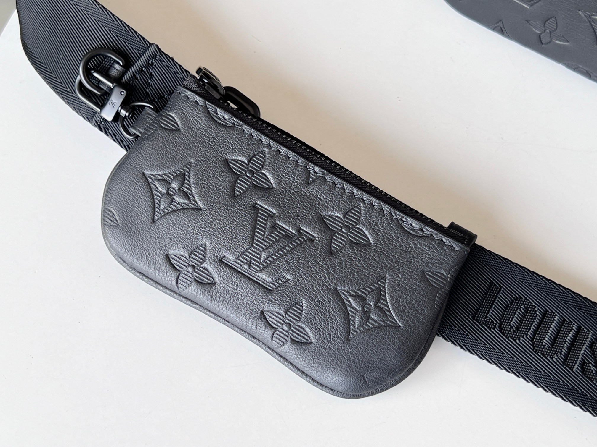 LV Trio Messenger M46602 25x18.5x7cm