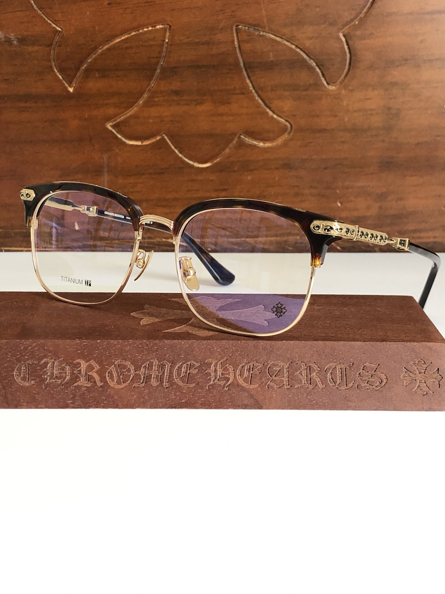 Ch**me He**ts glasses vertical smile i 57-19-148