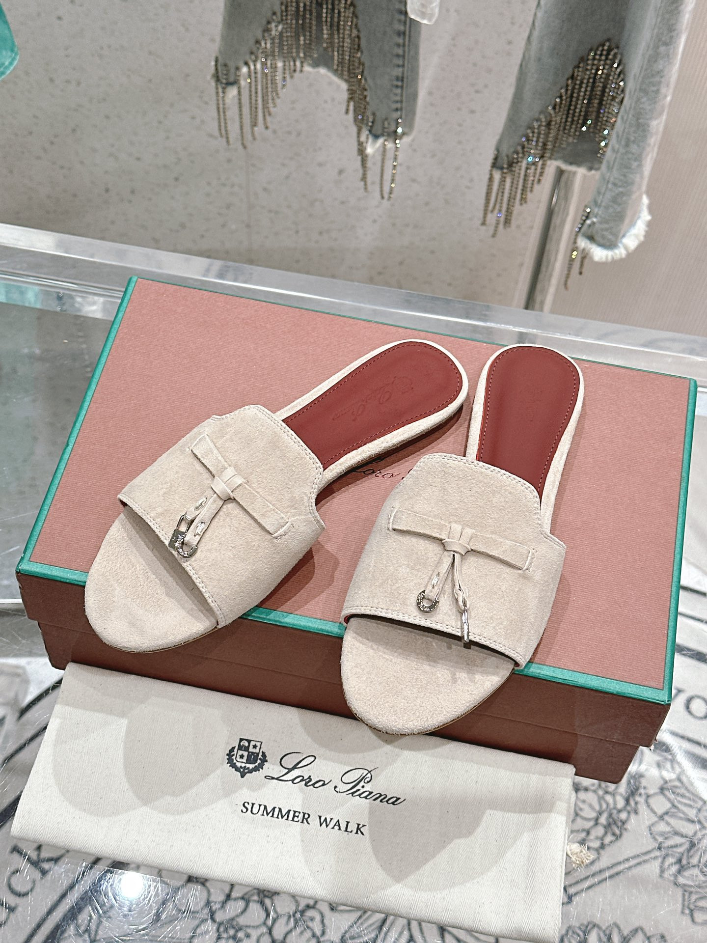 ua L**o p*ana summer charms sandal