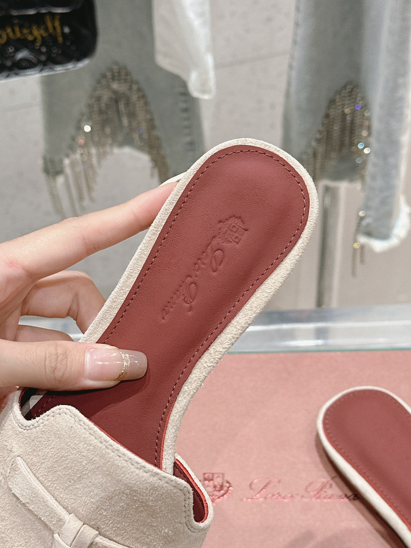 ua L**o p*ana summer charms sandal