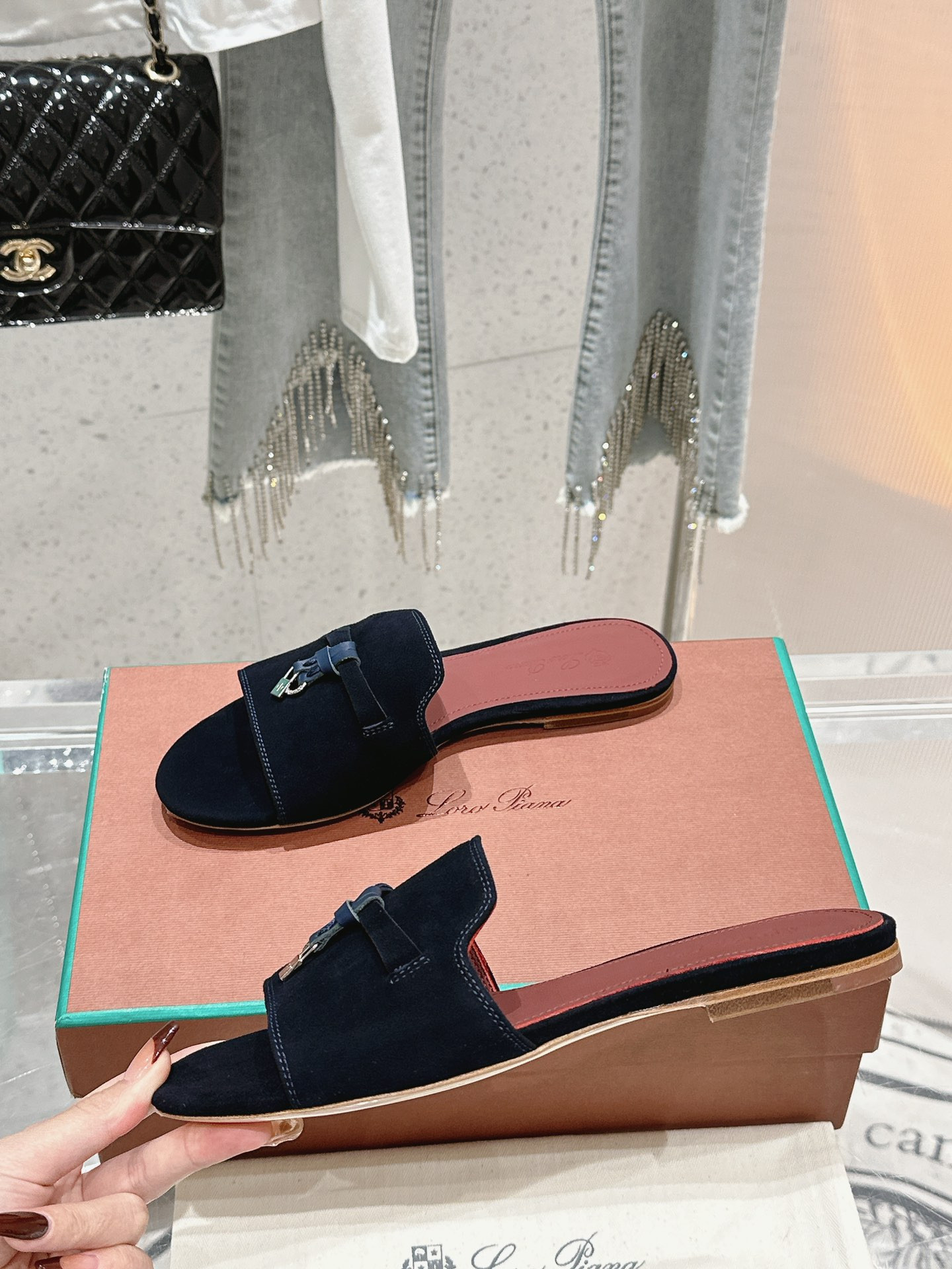 ua L**o p*ana summer charms sandal