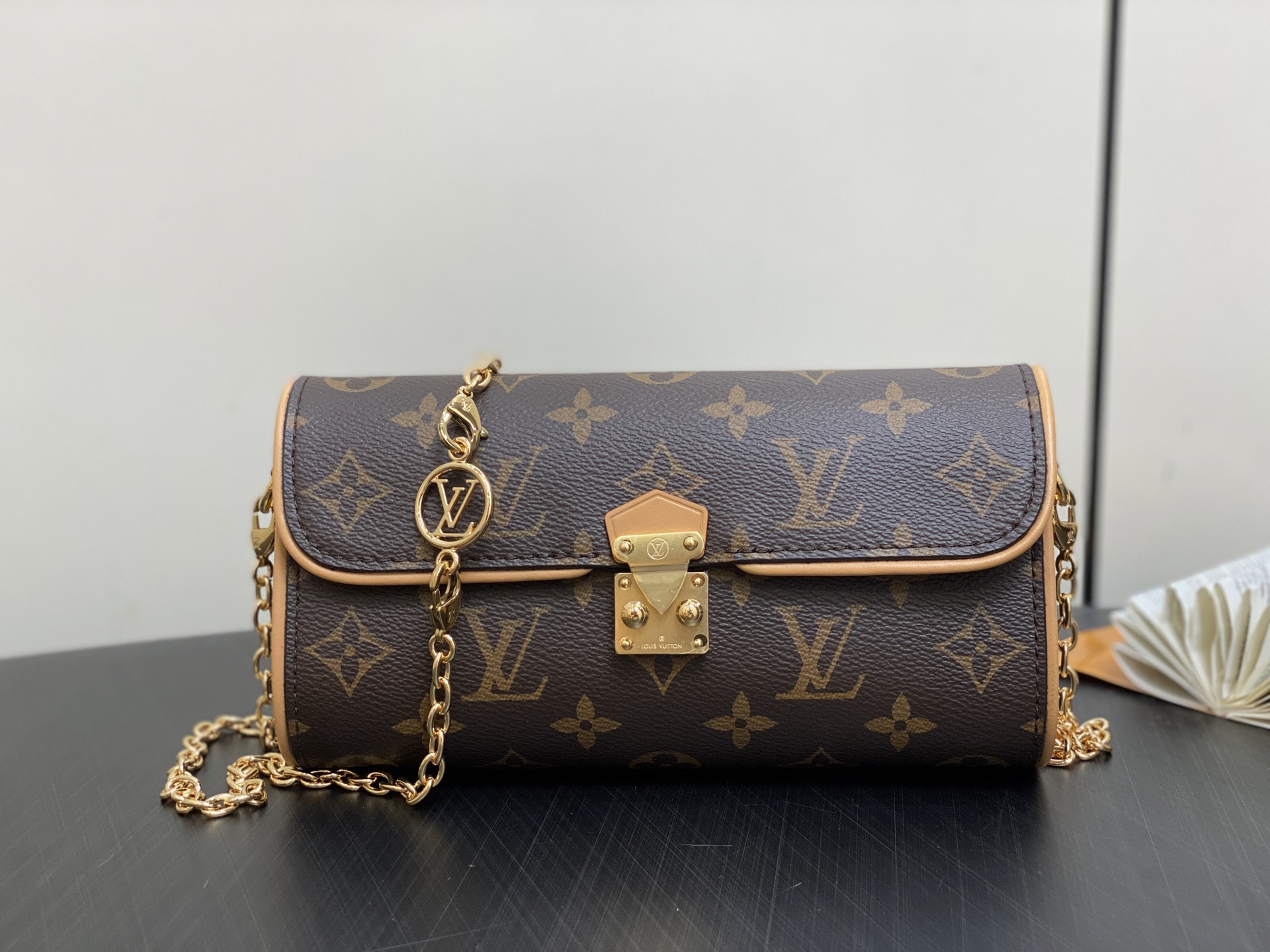 LV Pochette Camille M13566  20.5 x 11x6CM