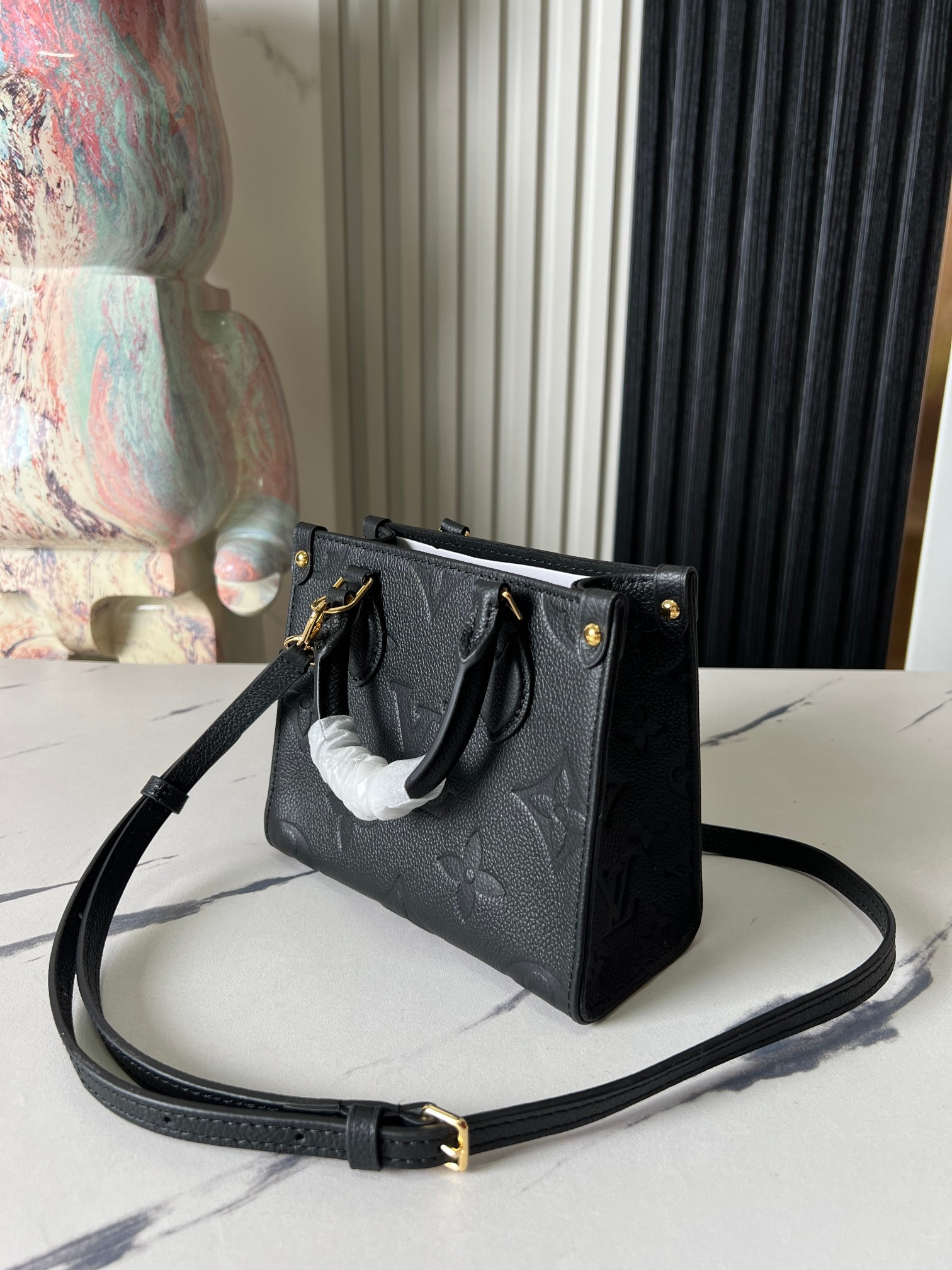 LV ON THE GO BB M46993 18 x15 8.5cm