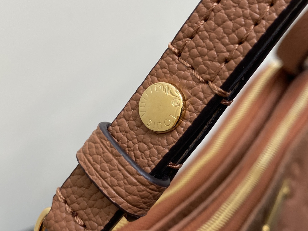 LV Liv Pochette M11916 24.3×13.5×6.5cm