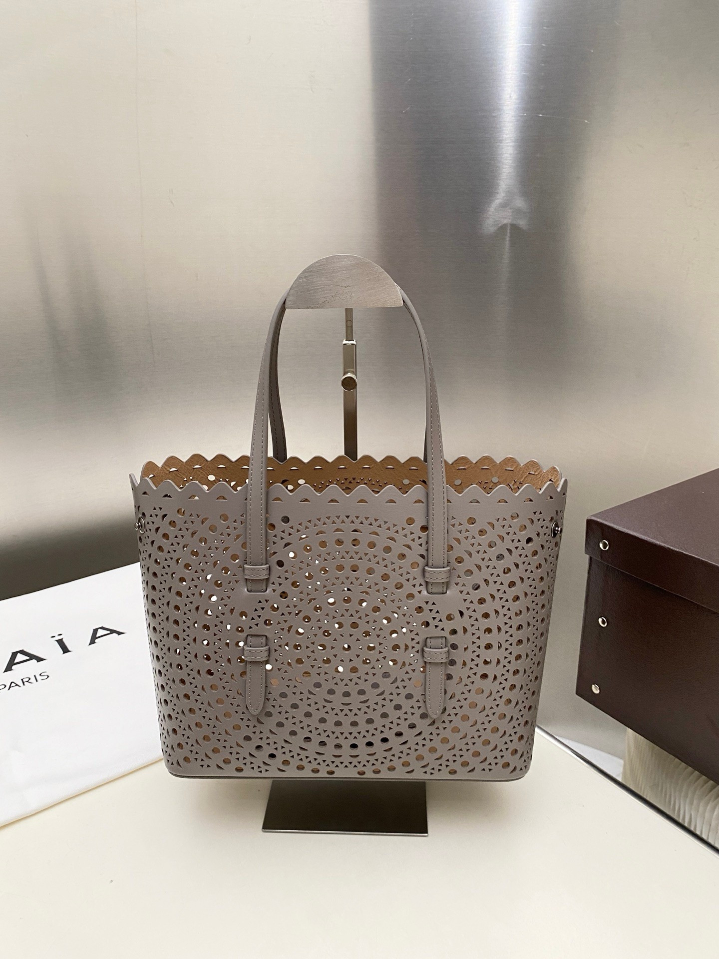 ALAÏA Mina 25 bag 25x20x12cm