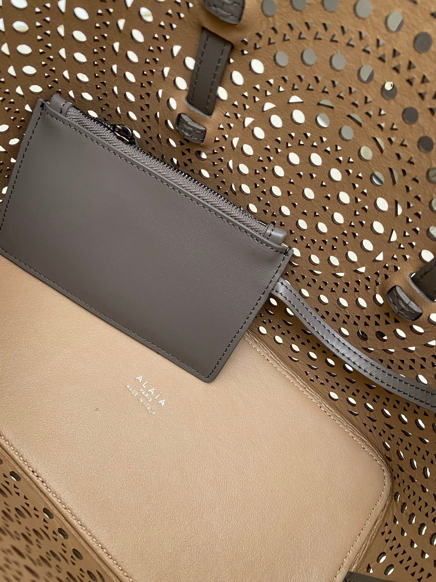 ALAÏA Mina 25 bag 25x20x12cm