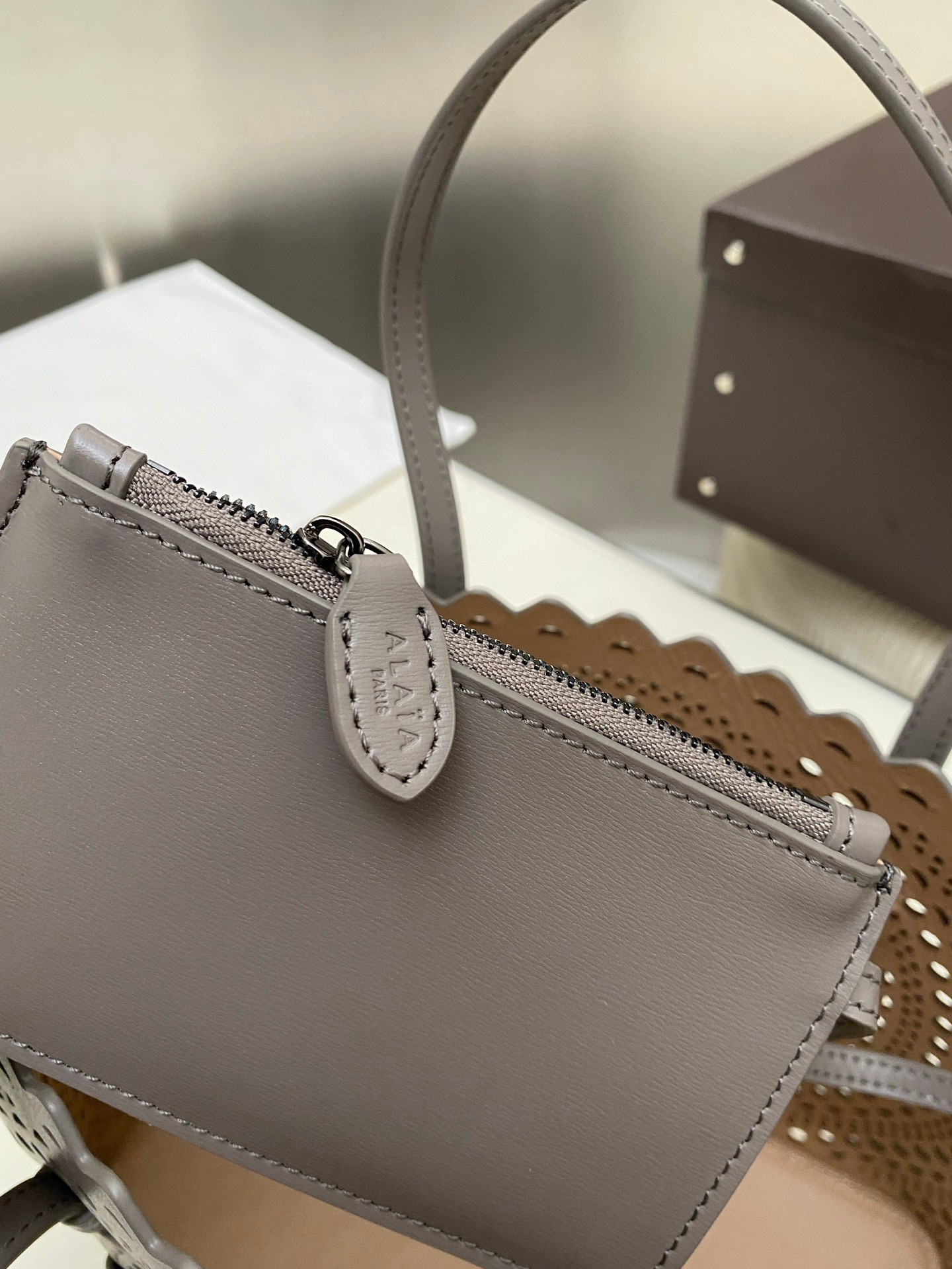 ALAÏA Mina 25 bag 25x20x12cm