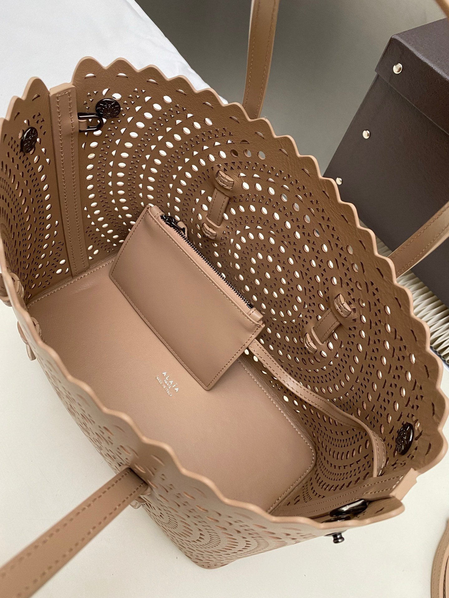 ALAÏA Mina 25 bag 25x20x12cm