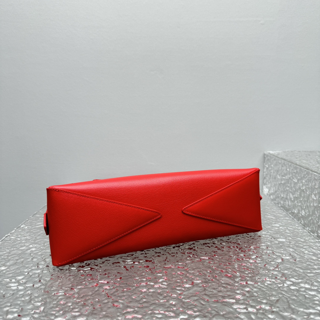 ALAÏA LE TECKEL MEDIUM BAG 33x11x10cm