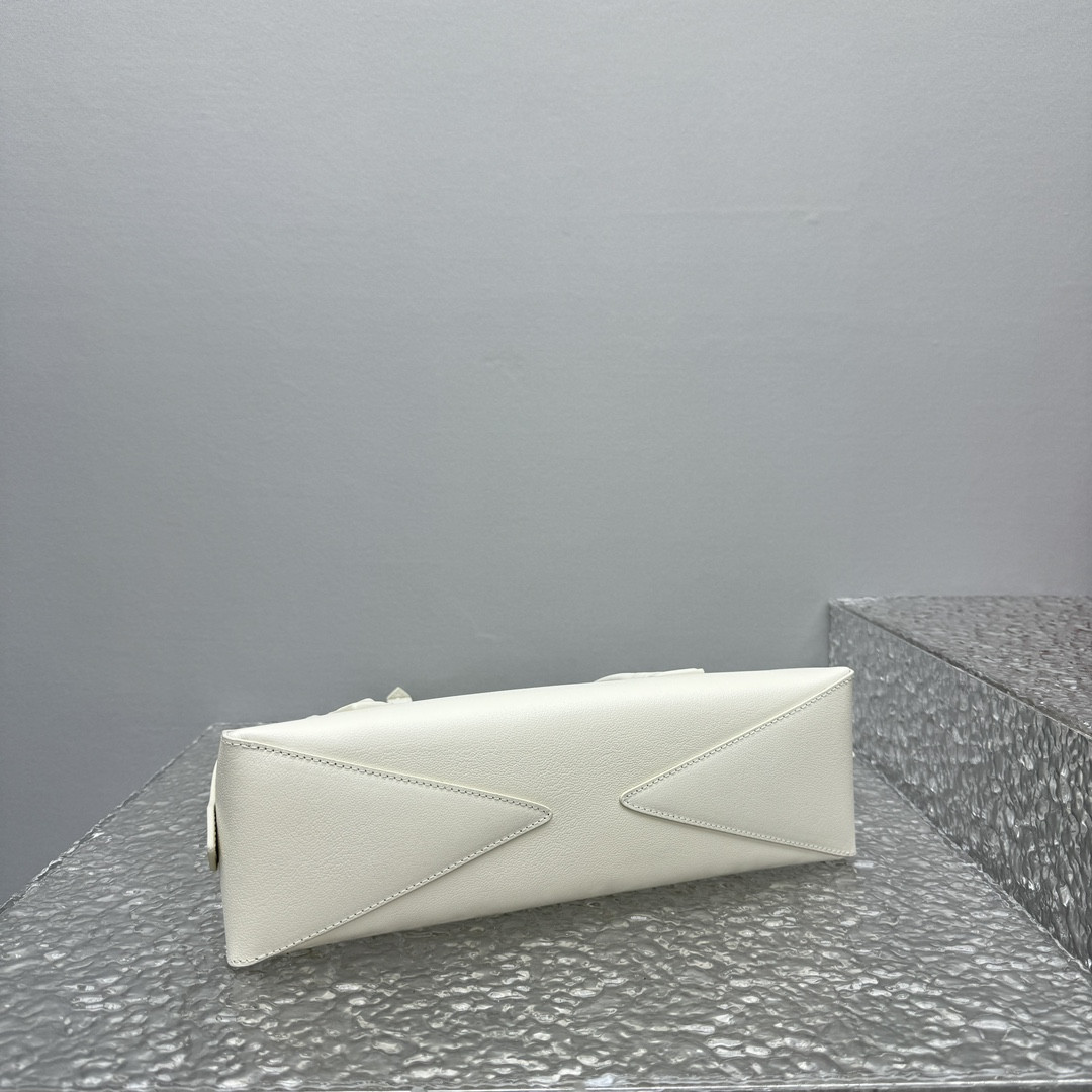 ALAÏA LE TECKEL MEDIUM BAG 33x11x10cm